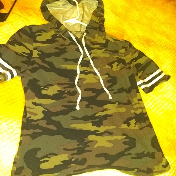 Camo hodded top - Picture 2 of 11